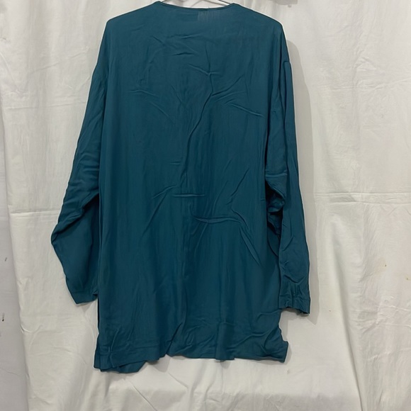 Stylish BLUE Shirt in Size XL
Size XL
Excellent Fabric
Color Blue - Picture 5 of 5